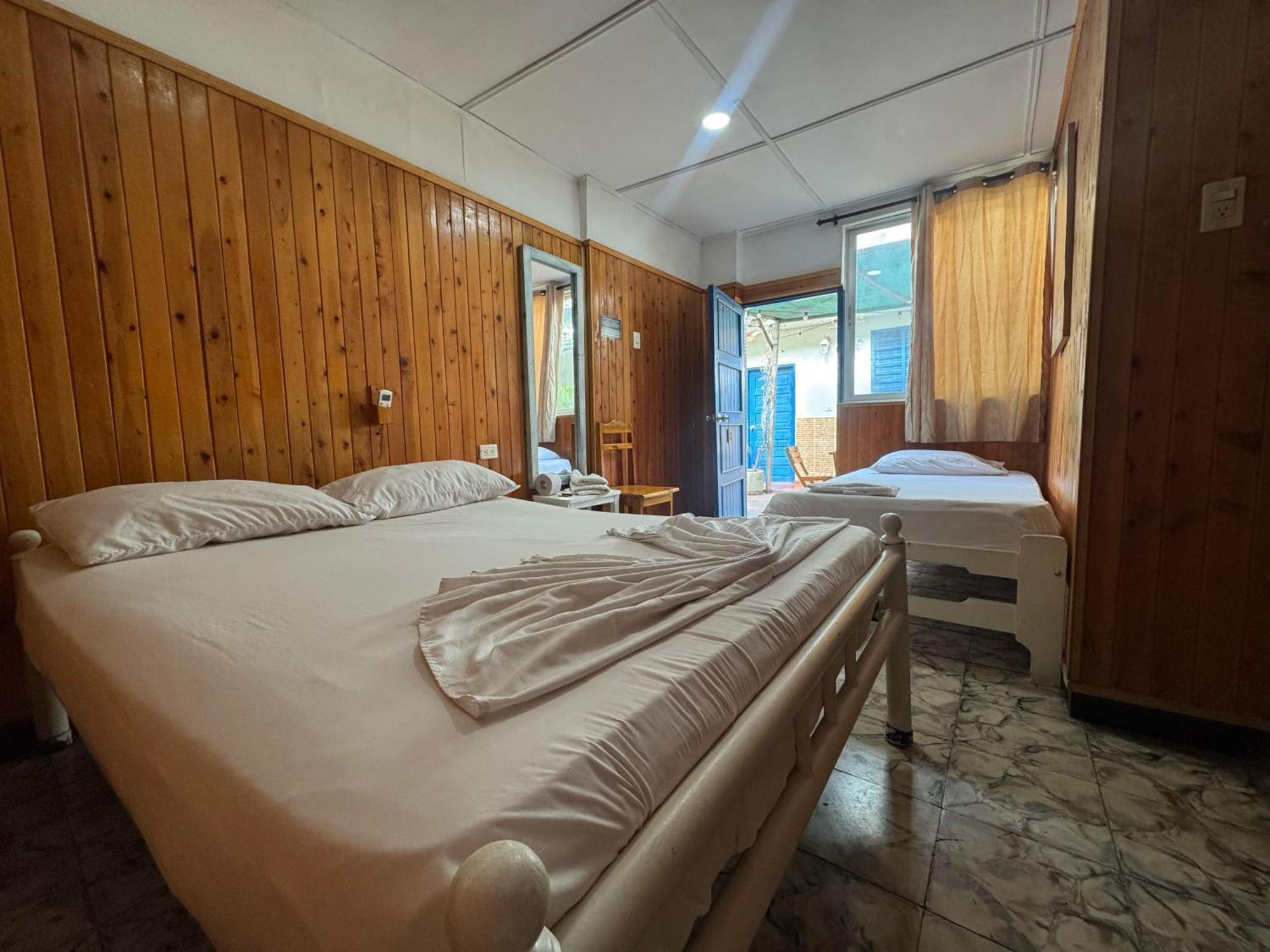Hostal Luna Llena Getsemani Cartagena Exterior photo
